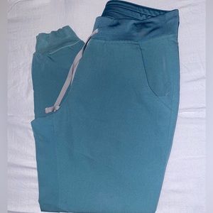 Figs scrub set in Hydrogen green color